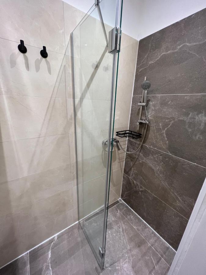 וינה Apartment Near Metro & Netflix מראה חיצוני תמונה