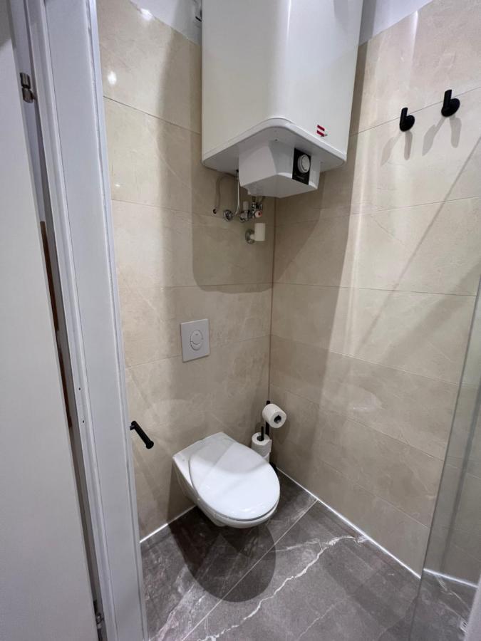 וינה Apartment Near Metro & Netflix מראה חיצוני תמונה