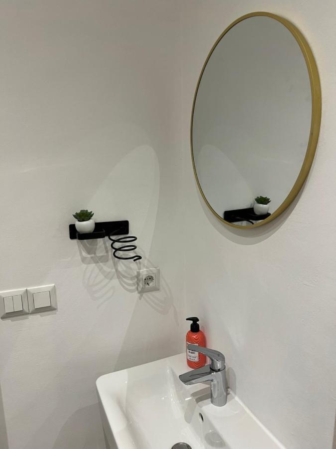 וינה Apartment Near Metro & Netflix מראה חיצוני תמונה
