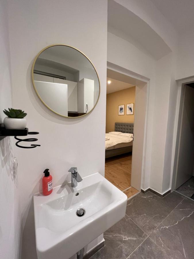 וינה Apartment Near Metro & Netflix מראה חיצוני תמונה