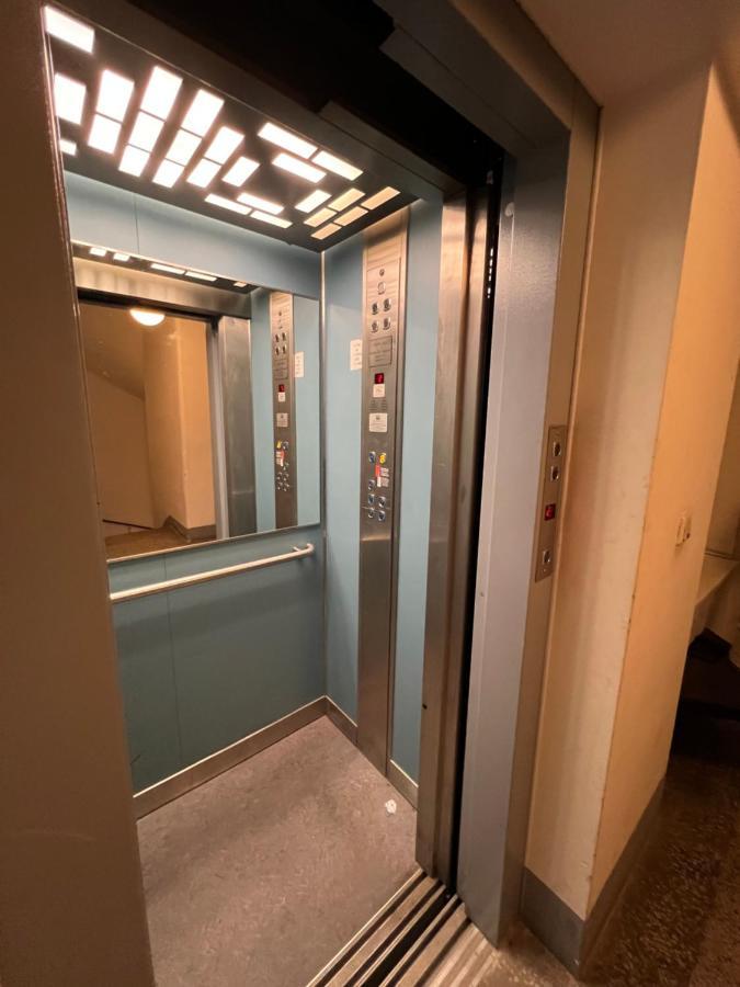 וינה Apartment Near Metro & Netflix מראה חיצוני תמונה
